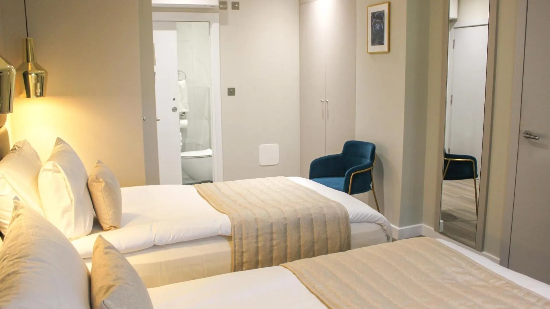 7 Reviewed Hotels Close to Kensington Palace, London