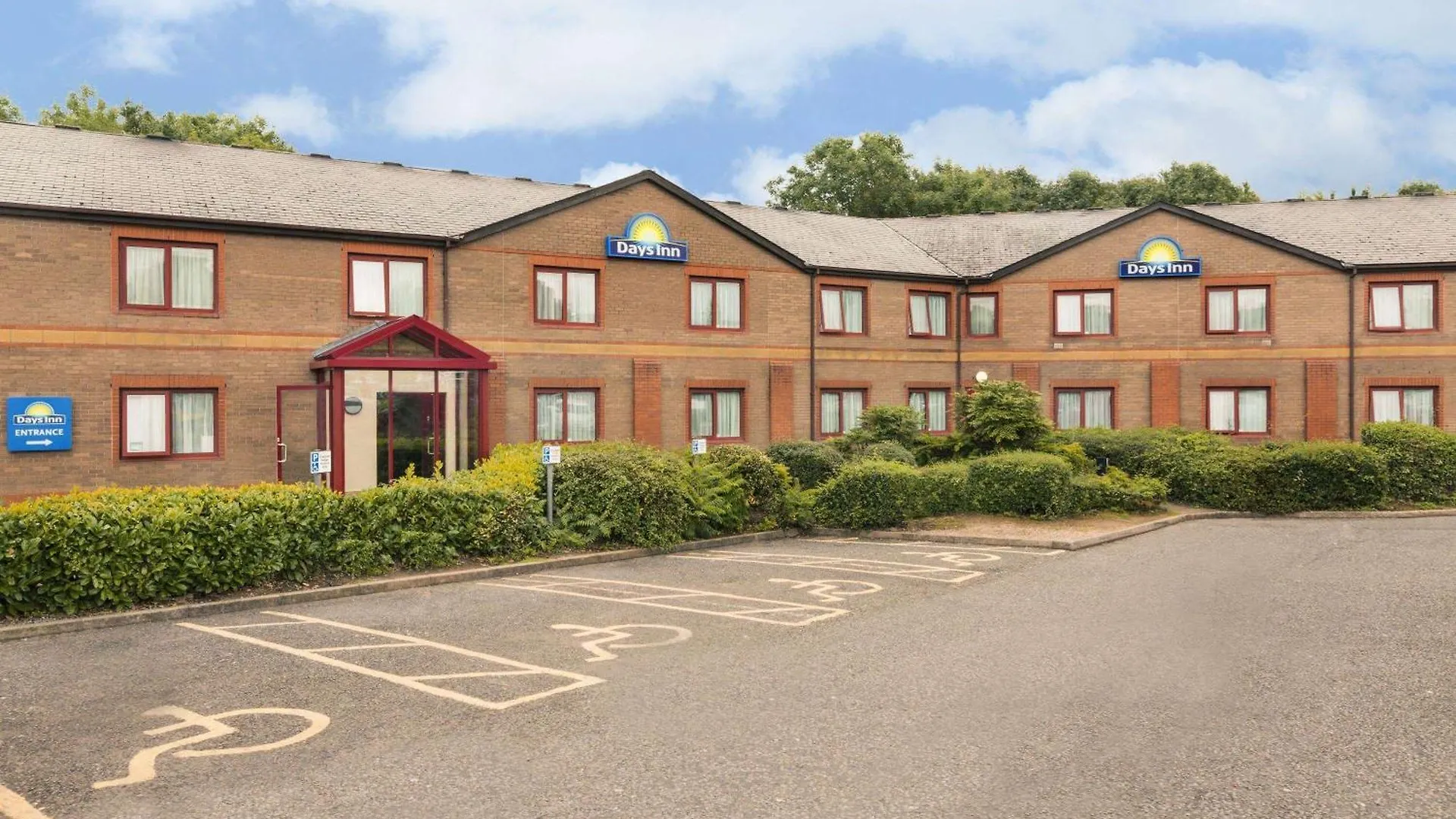 5 Standout Hotels Close to Pencoed Castle, Newport