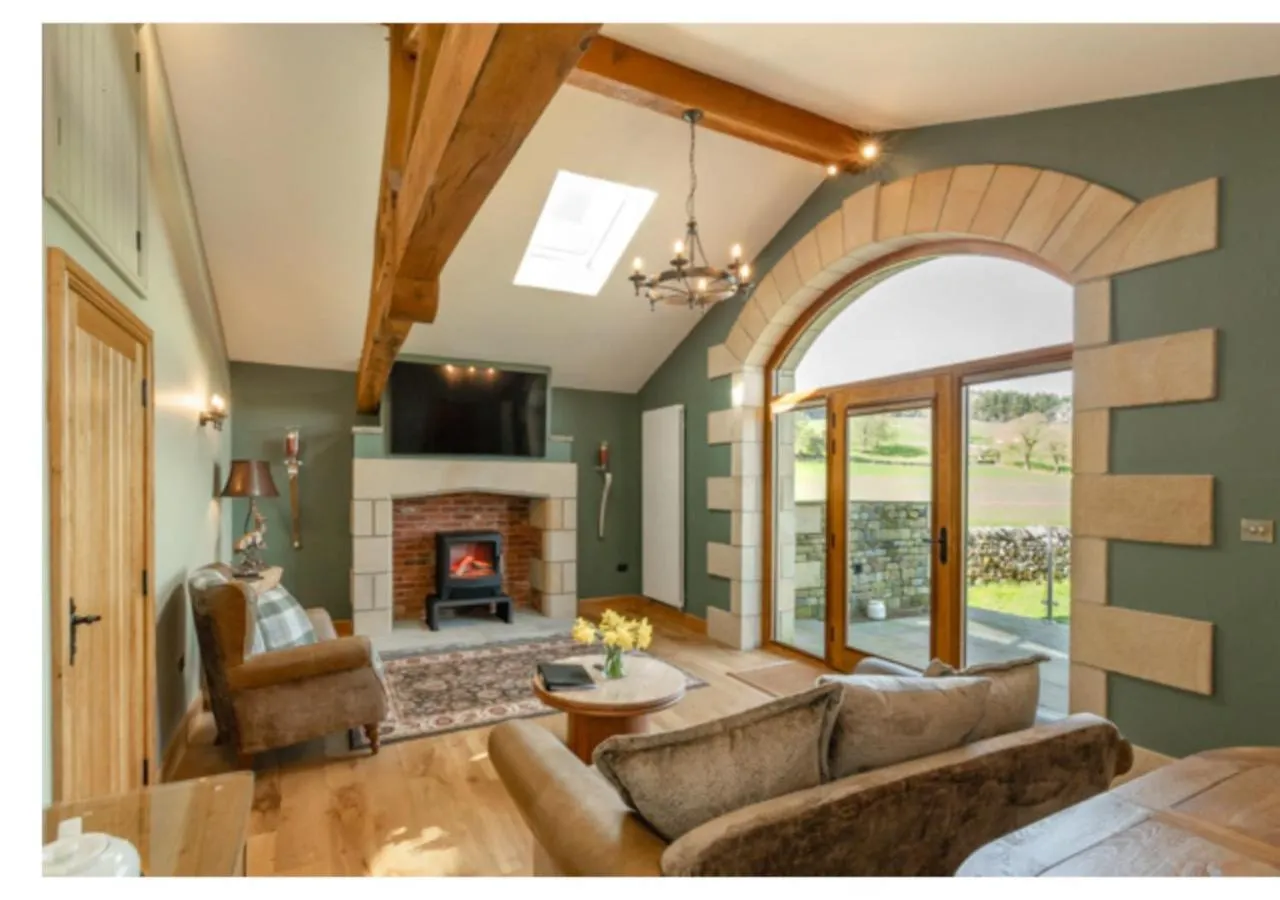 Staying Near Gordale Scar: 8 Couple Hotels Compared